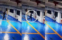 CCTV Rekam Detik-detik Penumpang Kapal Lompat di Perairan Merak