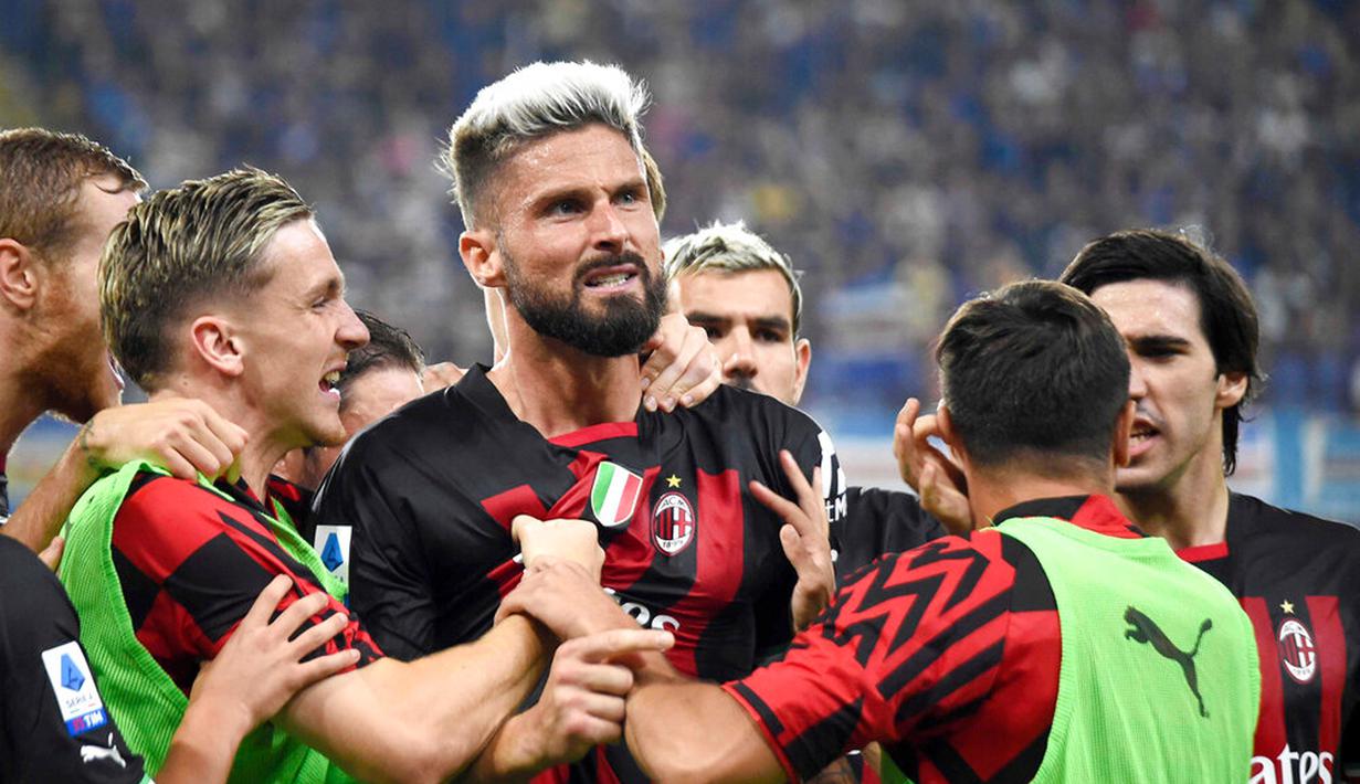 Pemain AC Milan Olivier Giroud (tengah) melakukan selebrasi usai mencetak gol ke gawang Sampdoria pada pertandingan sepak bola Serie A Liga Italia di Genova, Italia, 10 September 2022. AC Milan menang dengan skor 2-1 atas Sampdoria. (Tano Pecoraro/LaPresse via AP)