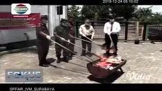 Menjelang Natal dan Tahun Baru, Polres Pacitan, Jawa Timur, memusnahkan ratusan botol miras berbagai jenis. Sementara di Madiun, Kejaksaan Negeri setempat membakar sabu dan ganja.