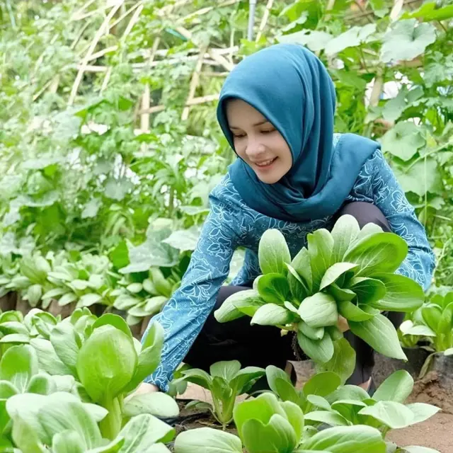 Potret Gaya Seleb Tanah Air Saat Jadi Ketua Tim PKK. (Sumber: Instagram/priskaparamita)