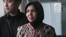 Wakil Ketua Umum Partai Demokrat, Nurhayati Ali Assegaf berjalan keluar seusai menjalani pemeriksaan di gedung KPK, Jakarta, Selasa (26/6). Nurhayati diperiksa sebagai saksi  dalam kasus korupsi proyek e-KTP. (Merdeka.com/Dwi Narwoko)