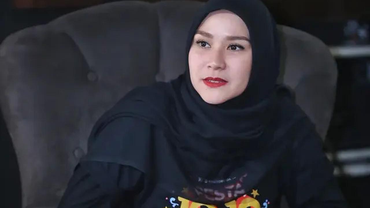 Deretan Artis Indonesia yang Punya Bisnis Hijab, Lebaran Makin Cuan!