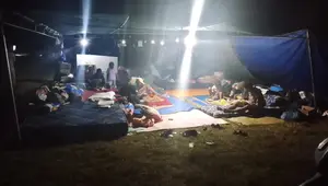 3 Hari Belum Tersentuh Bantuan, Warga Manggarai Timur Andalkan Beras dari Reruntuhan Bangunan