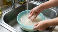 Cara Mencuci Beras Berkutu yang Penuh Serbuk Putih, Trik Bilas Bersih agar Nasi Tetap Pulen dan Tidak Apek