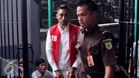 Restu Sinaga menjalani sidang perdana kasus narkoba di Pengadilan Negeri Jakarta Selatan. (Herman Zakharia/Liputan6.com)