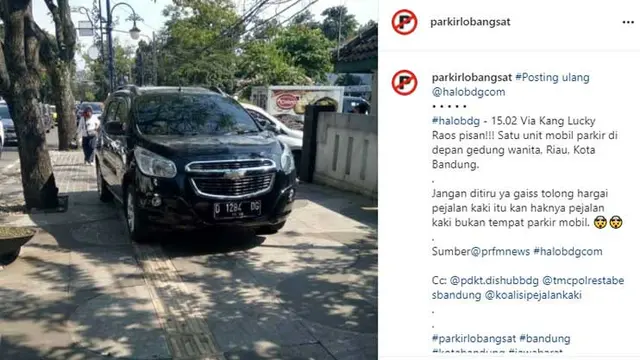 Parkir mobil di trotoar jalan dan memakan jalur khusus kaum difabel (halobdg)