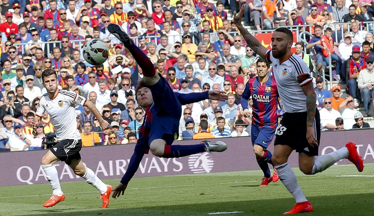 Barcelona tampil mendominasi dengan mencatatkan 68 persen ball possession berbanding 32 persen milik Valencia. (REUTERS/Gustau Nacarino)
