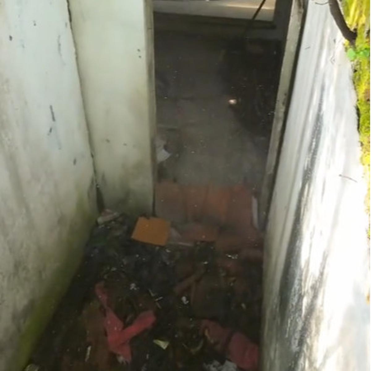 Pria Ini Temukan Rumah Terbengkalai di Tepi Jalanan, Penampakannya Bikin Ngeri