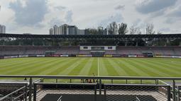 KLFA Stadium merupakan stadion hasil renovasi yang sebelumnya bernama Stadion Sepak Bola Cheras. Renovasi dilakukan mulai 2013 hingga 2018. Sejak 2018 Stadion Sepak Bola Cheras resmi berganti nama menjadi Stadion Sepak Bola Kuala Lumpur atau yang akrab disapa KLFA Stadium (Kuala Lumpur Footbal Stadium). (Bola.com/Zulfirdaus Harahap)