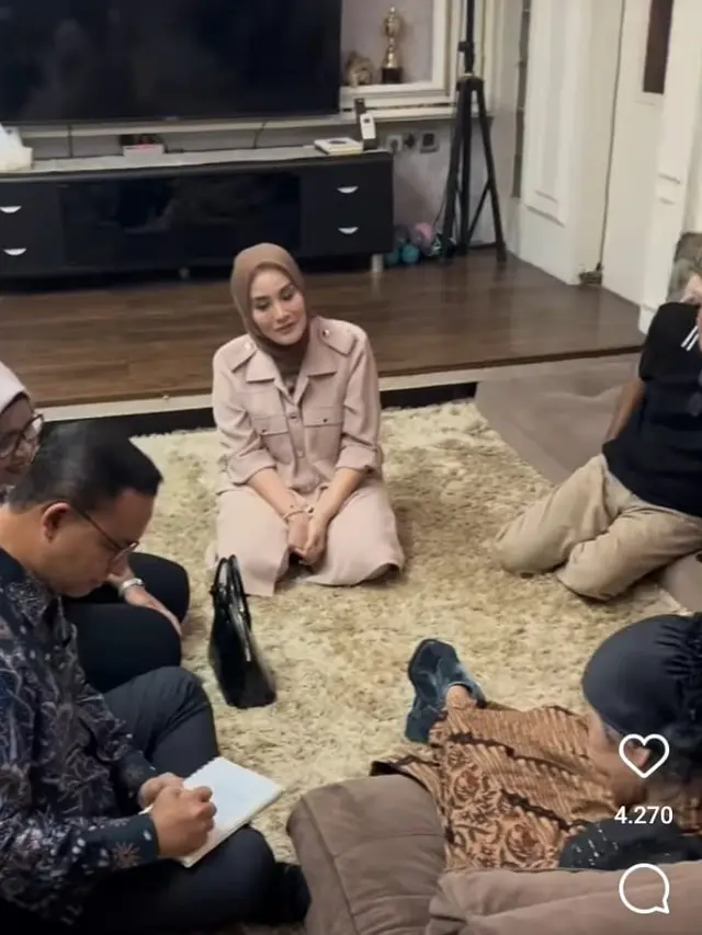 Potret ibunda Elma Theana bersama Anies dan istrinya (Sumber: Instagram/@elmatheana)