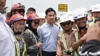 Blusukan ke Proyek Pengolahan Limbah Penjaringan, Gibran Minta WIKA Tepat Waktu