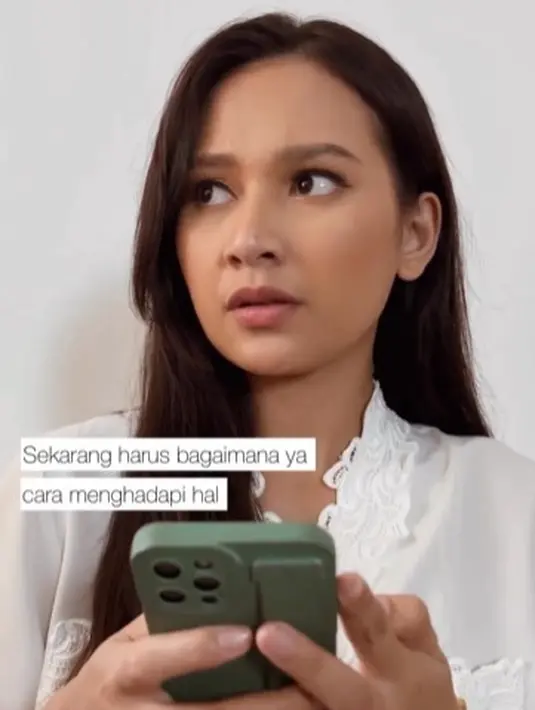 Indah Permatasari bersama buah hati. [Instagram/indahpermatas]