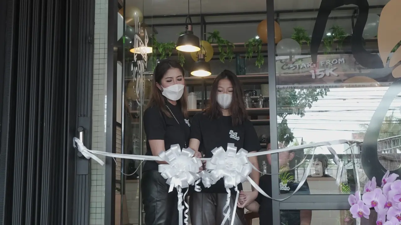 Rere Setyawan membuka kedai kopi Curhat