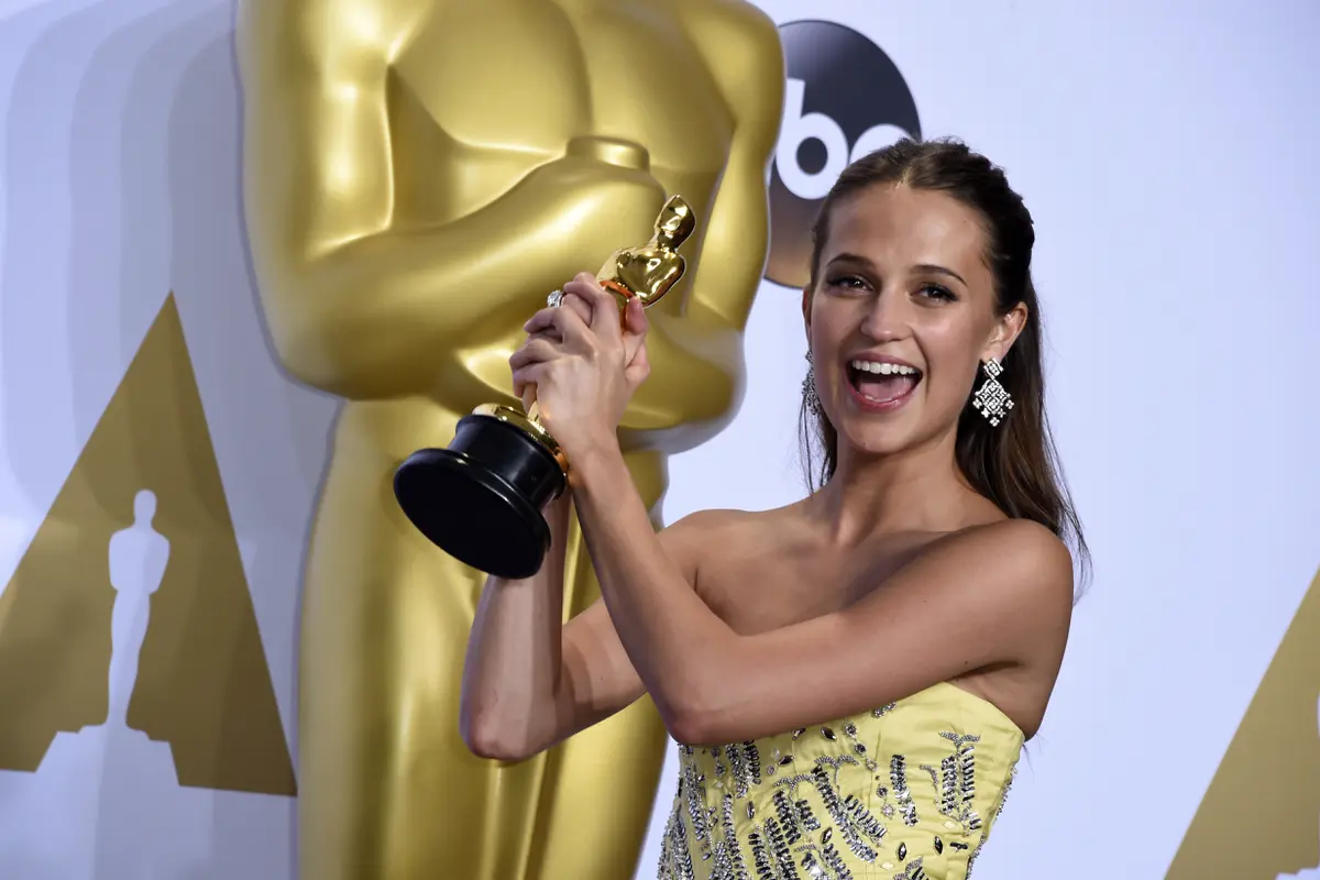 [Bintang] Alicia Vikander