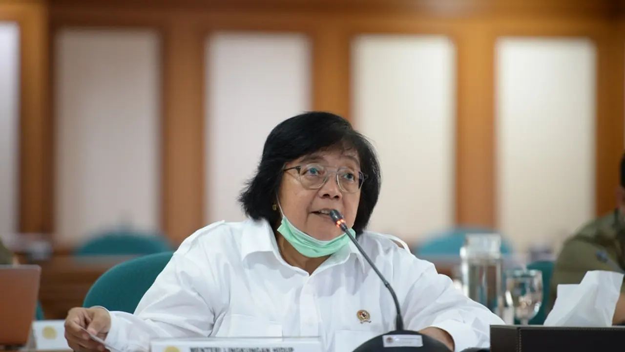 Menteri Lingkungan Hidup dan Kehutanan Siti Nurbaya