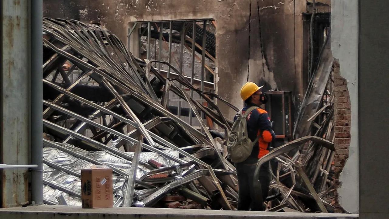 Disamping itu, telah ada 16 saksi yang diperiksa terkait proses penyelidikan atas kebakaran Museum Nasional.<br>