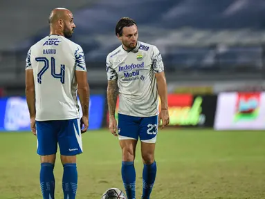 Persib Bandung yang membutuhkan tiga poin untuk memelihara kans menjadi juara dengan harapan Bali United kalah di dua laga akhir, nyatanya hanya bermain imbang 0-0 dengan Persik Kediri di pekan ke-33 BRI Liga 1, Jumat (25/3/2022). Bali United pun dipastikan juara. (Persib.co.id)