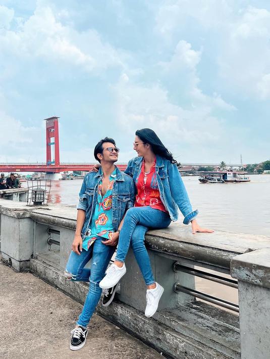 Tak heran jika banyak netizen yang turut mendukung Tyas Mirasih dan Tengku Tezi untuk segera melangkahkan hubungan mereka ke jenjang selanjutnya. (Liputan6.com/IG/@tyasmirasih).