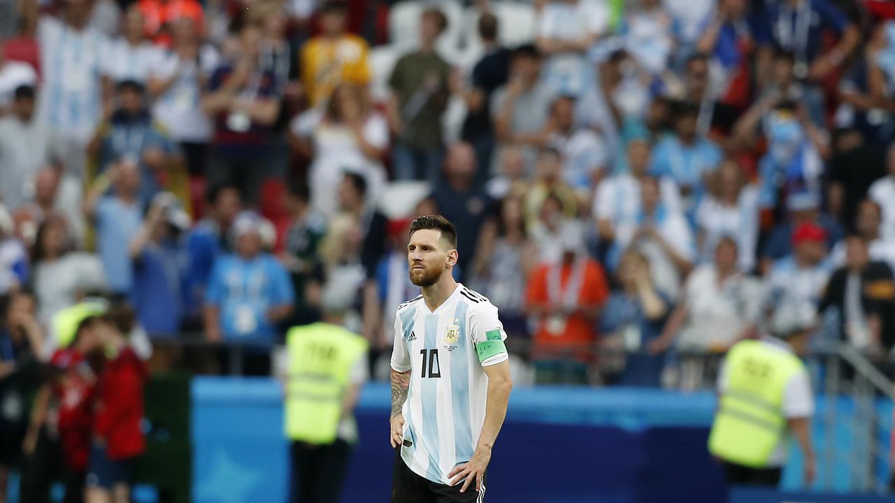 FOTO: Lionel Messi menyesali tersingkirnya Argentina dari Piala Dunia 2018.