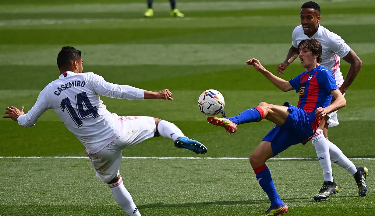 Bryan Gil. Pemain sayap Sevilla berusia 21 tahun yang dipinjamkan ke Eibar musim ini merupakan tipe pemain kreatif. Aksinya di Eibar telah menghasilkan 4 gol dan 3 assist dan menarik perhatian Luis Enrique untuk memanggilnya ke Timnas Spanyol. (AFP/Gabriel Bouys)