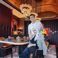 Penyanyi Syahrini merayakan ulang tahun pernikahannya yang ke empat bersama Reino Barack [instagram/princessyahrini]