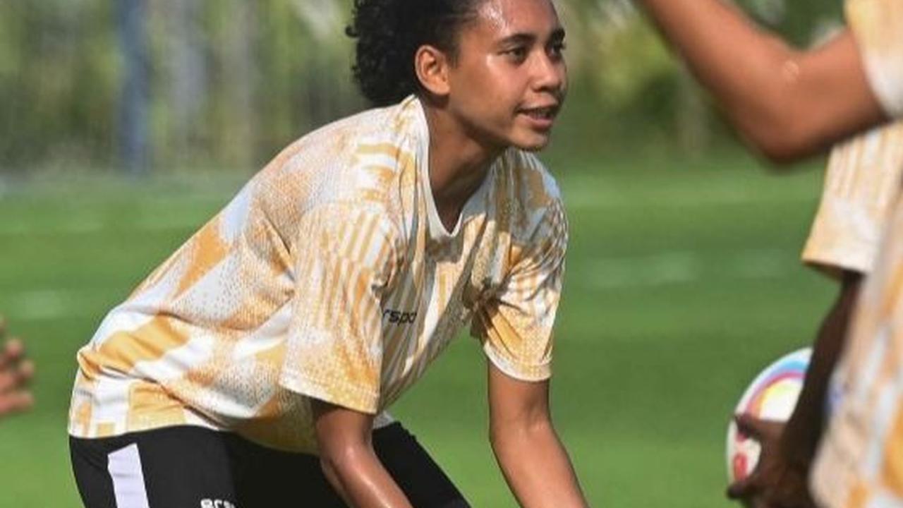 Pemain Timnas Wanita Indonesia saat  menggelar latihan sebelum menghadapi Timnas Singapura di Lapangan A, GBK, Senayan, Jakarta, Senin (27/5/2024). Foto: Liputan6.com / Herman Zakharia
