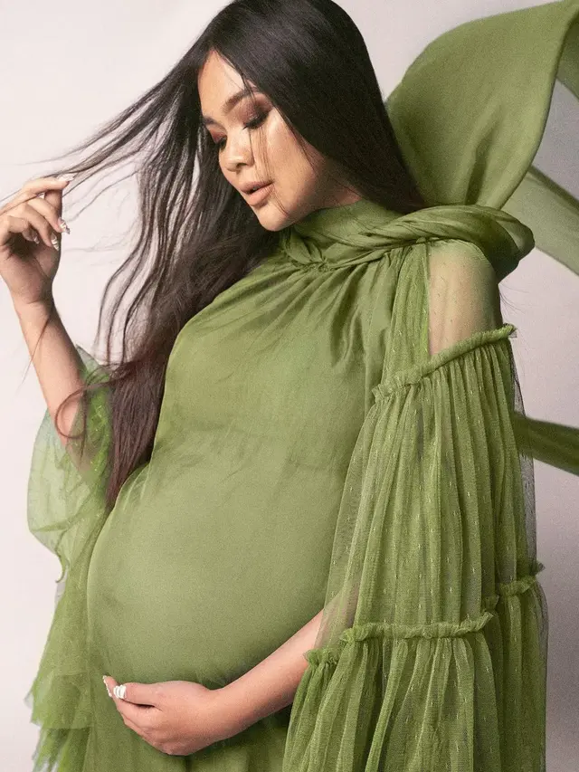 6 Gaya Maternity Shoot Kezia Warouw, Sebut Gigi Hadid Versi Indonesia