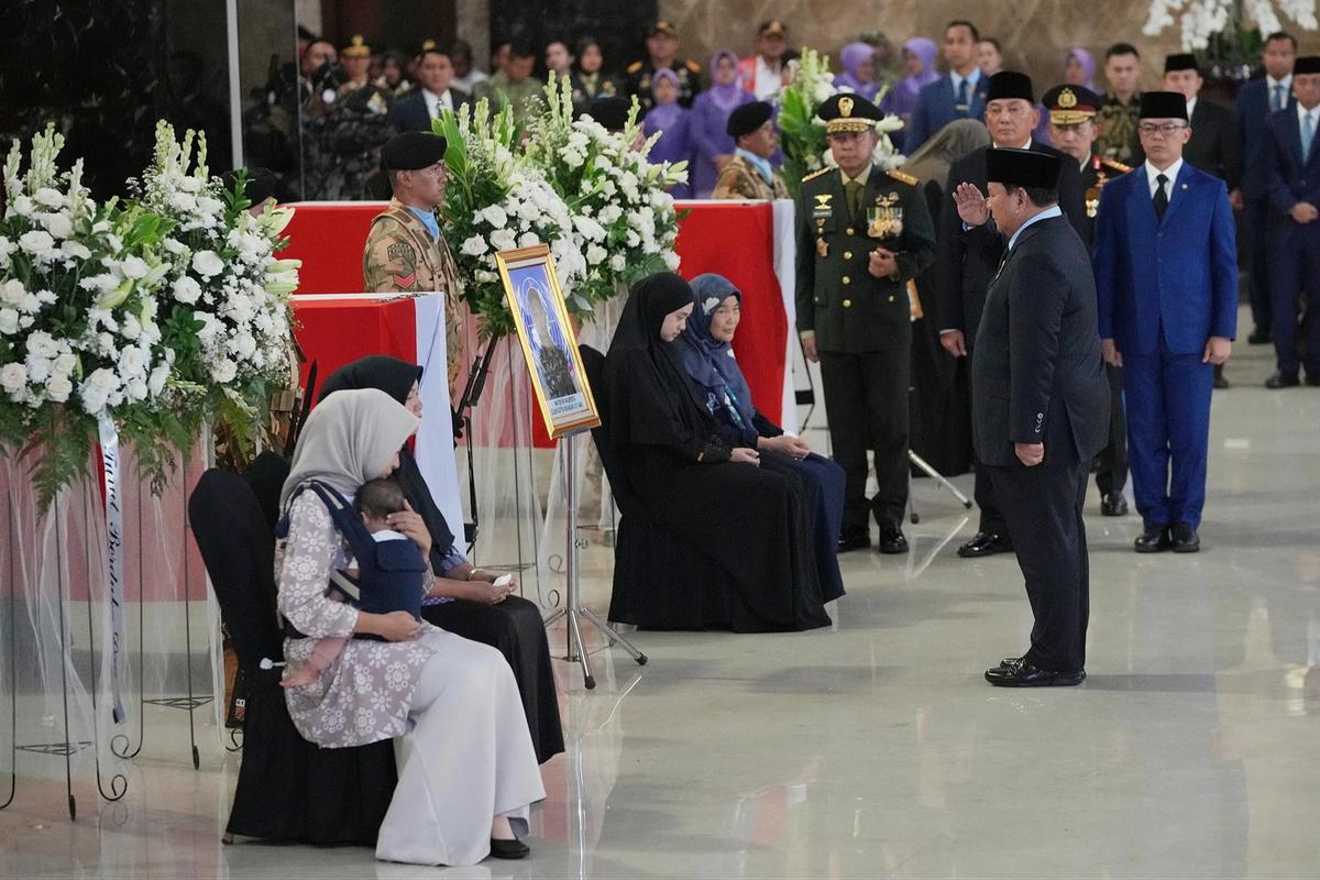 FOTO: Isak Haru Iringi Kepulangan Tiga Prajurit yang Gugur di Lebanon