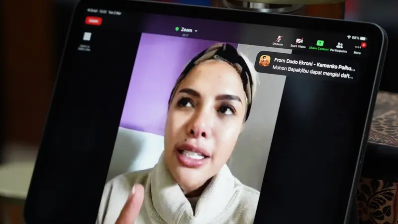 Artis Nikita Mirzani diundang tim kajian UU ITE untuk dimintai pendapatnya secara virtual