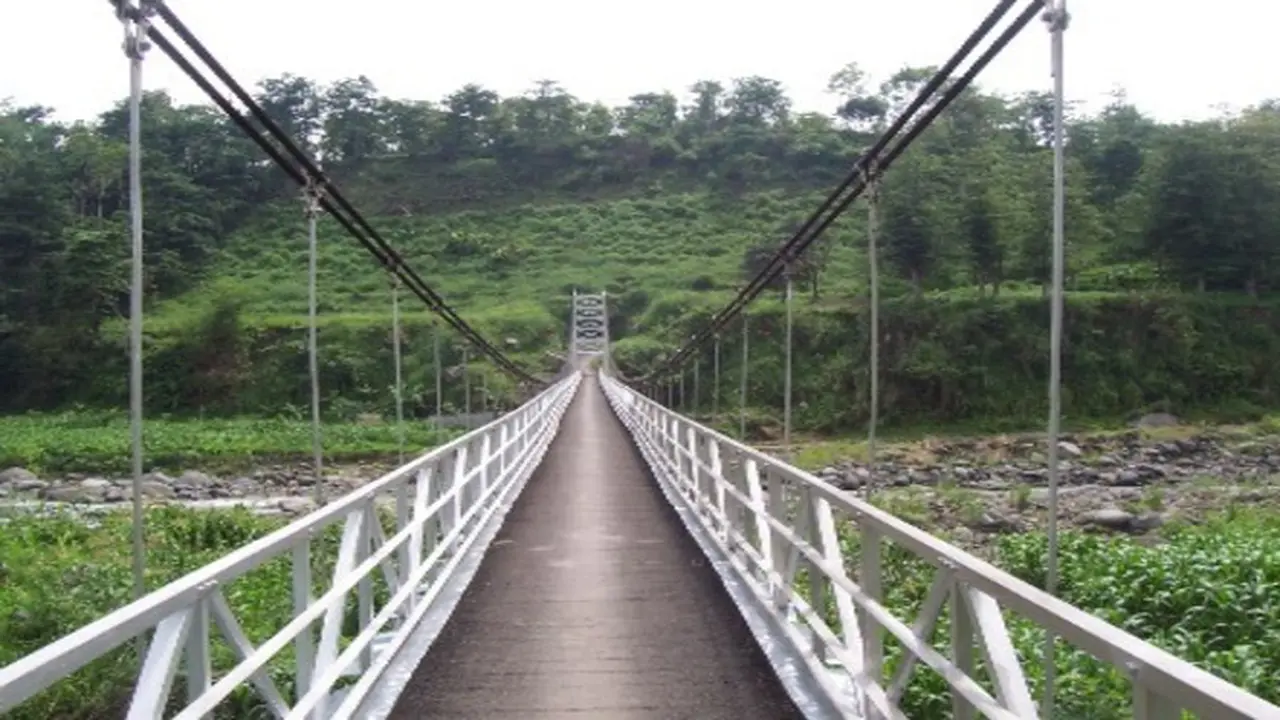 7 Jembatan Unik dan Ekstrim untuk Uji Adrenalin
