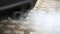 Dilarang Panaskan Mesin Mobil Terlalu Lama, Ini Alasannya