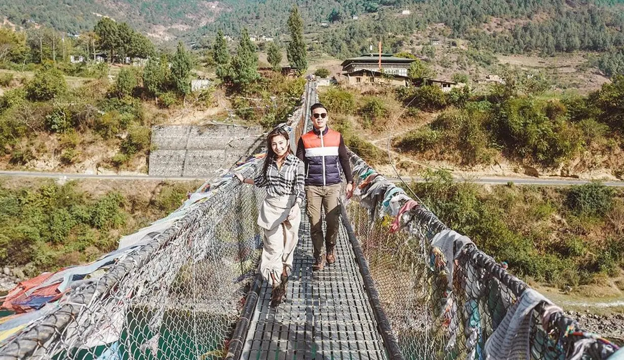 “Misalkan gua di sini, Indra di sana, terus dia buka handphone. Gua enggak mau ngelirik sama sekali, that's his privacy dan dia pun juga,” lanjutnya. (Instagram/indpriw)