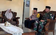 VIDEO: Tuntut Keadilan, Tangis Ibu Briptu Ghalip Polisi Gugur Ditembak TNI Depan Kapolri-Panglima