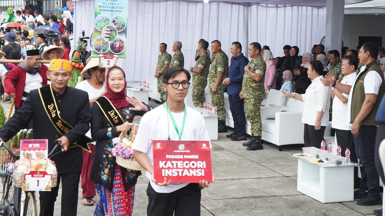 FOTO: Kasad Terima Penghargaan Kepemimpinan Bidang Ketahanan Pangan