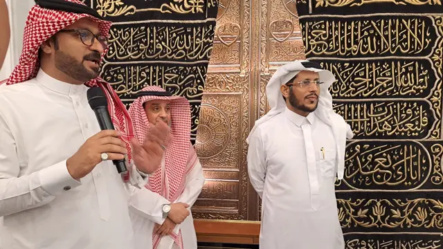 Ayat-ayat yang tertulis di kain penutup ka'bah atau kiswah ini selalu sama. (Liputan6.com/ Mevi Linawati)