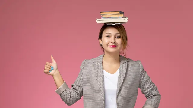 6 Ciri Wanita Cerdas dan Menarik yang Bikin Pria Terpesona (photo by freepik.com)