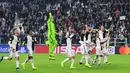 Pemain Juventus merayakan kemenangan usai bertanding melawan Lokomotiv Moscow pada pertandingan lanjutan grup D Liga Champions di Stadion Allianz, Turin, Italia (22/10/2019). menang tipis atas Lokomotiv Moscow 2-1. (Miguel Medina/AFP)