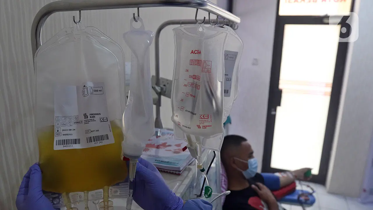 FOTO: Penyintas COVID-19 di Bekasi Donorkan Plasma Konvalesen