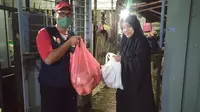 Muhammadiyah Covid Command Center (MCCC) Kaltim membagikan makanan sahur untuk mahasiswa yang tidak bisa pulang akibat pandemi Covid-19.