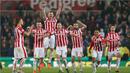 Stoke City merayakan kemenangan atas Chelsea 5-4, lewat penalty  di Stadion Britania, Inggris, Rabu (28/10/2015) dini hari.  (Reuters / Alex Morton)