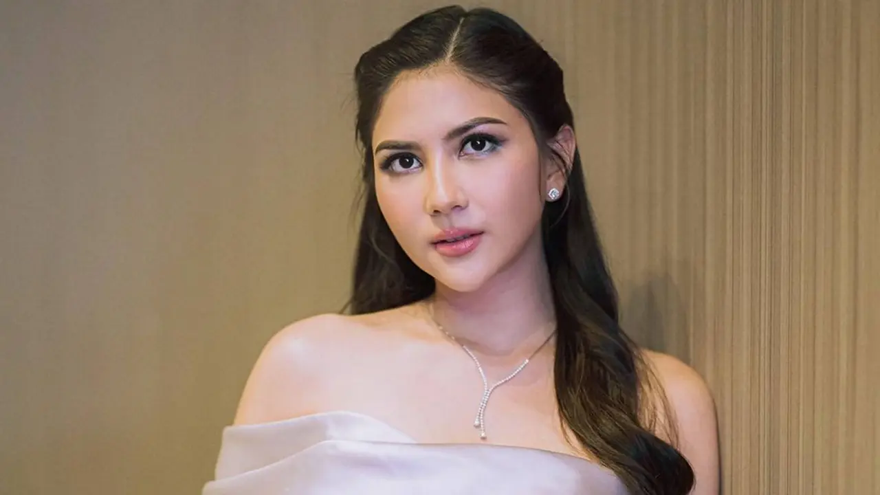 Potret Jessica Mila dengan Gaun Beraksen Transparan Ini Disebut Makin Menawan