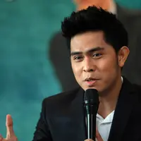 Seperti diketahui, lagu 'Mencari Cinta Sejati' ciptaan Melly Goeslaw itu di jadikan soundtrack yang mengisahkan perjalanan BJ Habibie sewaktu muda, film 'Rudy Habibie'. (Adrian Putra/Bintang.com)