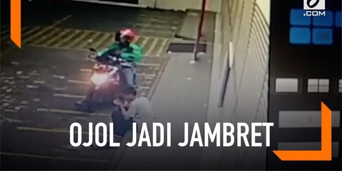 VIDEO: Nyambi Jadi Jambret, Ojek Online Terekam CCTV