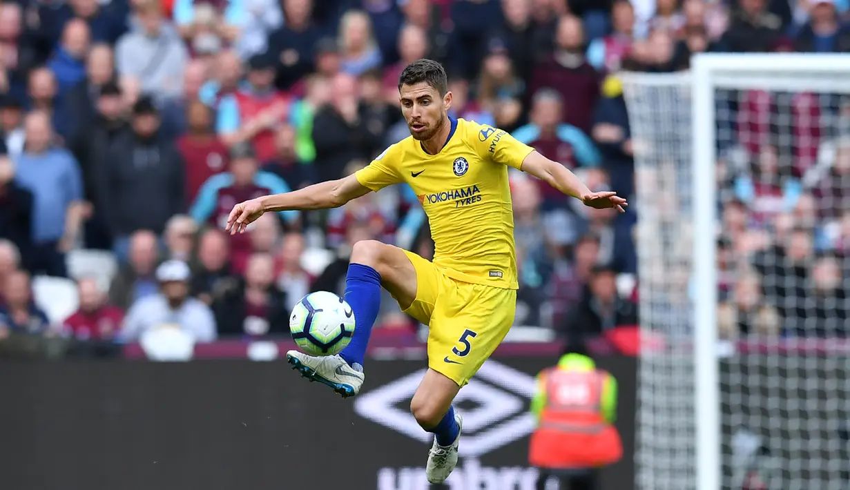 Namun ada minat baru dari Chelsea membuat Jorginho berpikir dua kali. ternyata penunjukan Maurizio Sarri sebagai pelatih Chelsea membuat Jorginho berpaling hati ke Stamford Bridge. (AFP/Ben Stansall)