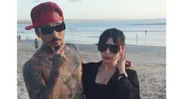 5 Potret Cantik Nora Alexandra Kekasih Jerinx SID Saat di Pantai (sumber: Instagram/ncdpapl)