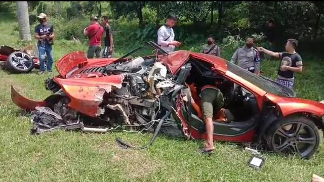 Berita Indonesia Fakta-Fakta Kecelakaan Supercar McLaren di Tol Jagorawi