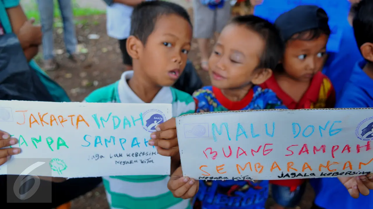 Sejumlah Anak Jalanan Gelar Aksi Bersih-bersih Sampah Peringati HPSN 2016