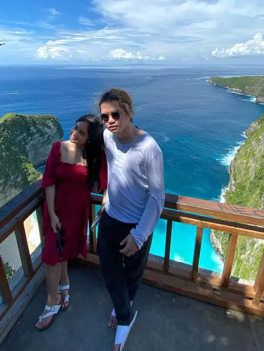 Menurut Dul, Tissa adalah sosok berbeda dari perempuan lain yang pernah didekatinya. Tissa adalah perempuan yang taat dalam beragama, selain itu memiliki hobi yang sama dengan Dul. (Instagram/duljaelani)