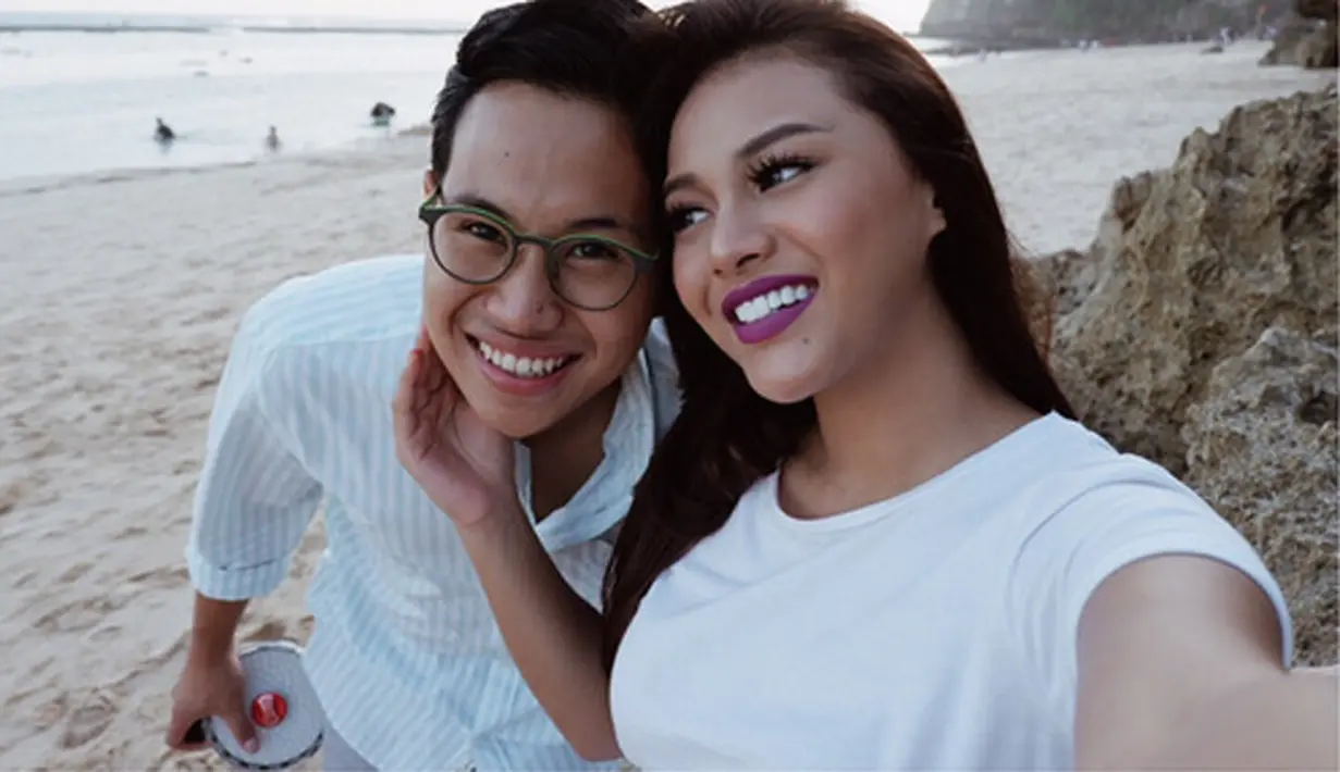 Pada ulang tahun yang ke-19, Aurel Hermansyah mendapat kejutan istimewa dari sang kekasih, Rabbani Zaki. Sebelumnya, Aurel baru saja pulang dari liburan ke Australia bersama dengan keluarganya. (Instagram/aurelie.hermansyah)