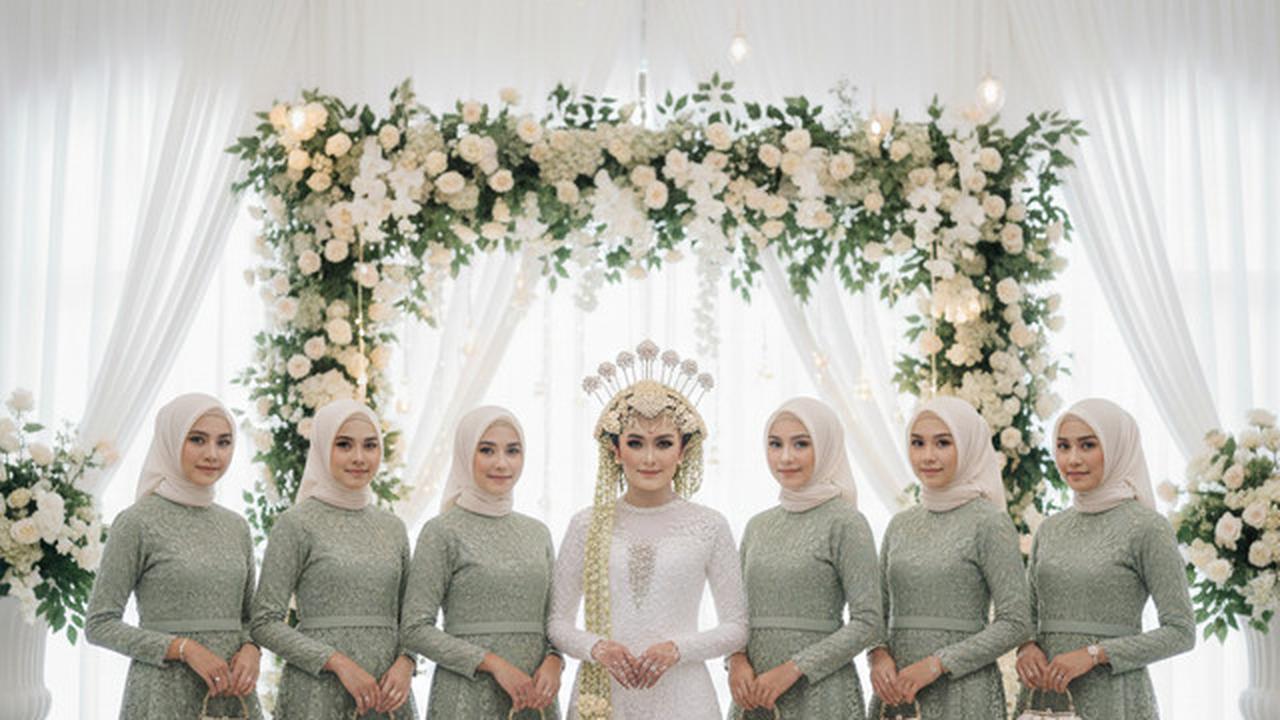 7 Model Gamis Brokat Soft Color Tapi Tetap Tampil Stand Out untuk Bridesmaid Berhijab 2025